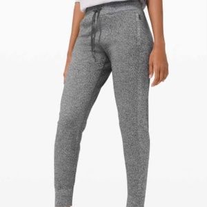 Engineered warmth women’s set